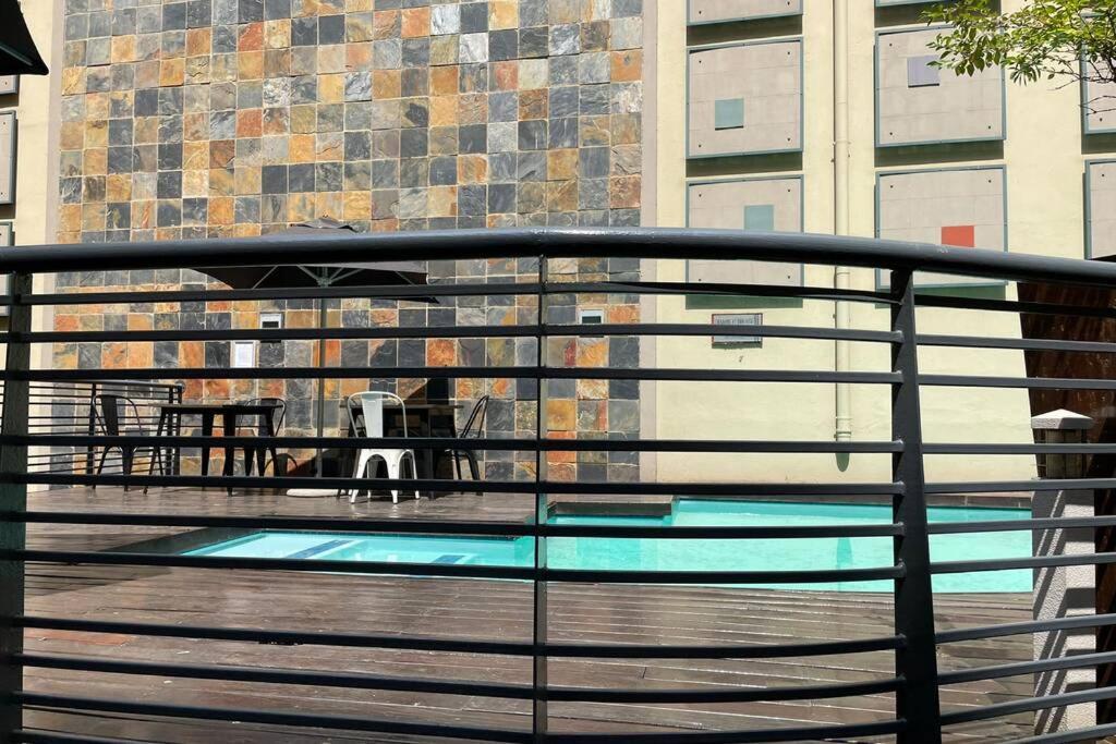 Cool & Easy Flat In The Heart Of Marshalltown Johannesburgo Exterior foto