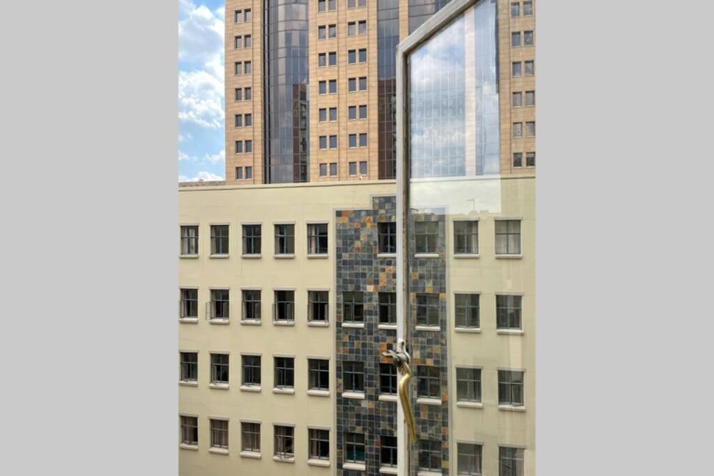 Cool & Easy Flat In The Heart Of Marshalltown Johannesburgo Exterior foto
